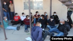 Migrantes escondidos en una casa de El Paso en Texas Tomado de CVP.Gov