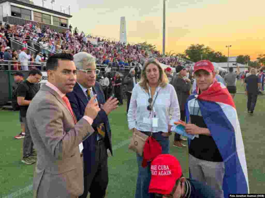 Parte del equipo de Martí Noticias que estuvo en la cobertura del evento por una Cuba Libre.
