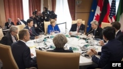 (De izq a der, sentido agujas del reloj) El presidente de la Comisión Europea, Jean-Claude Juncker; el primer ministro canadiense, Justin Trudeau; la canciller alemana, Angela Merkel; el presidente estadounidense, Donald Trump; el primer ministro italiano