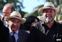 Los ministros de turismo de Cuba y Brasil, Manuel Marrero (d) y Gastao Vieira (i), participan en la inauguración de la XXXIII Feria Internacional de Turismo FITCuba 2013 hoy, martes 7 de mayo de 2013, en el balneario de Varadero, unos 150 kilómetros al es