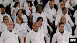 Foto de archivo. Un grupo de médicos extranjeros participó en agosto de 2013, en un entrenamiento en la Universidad de Brasilia (Brasil), con vistas a trabajar en sanidad pública en este país.