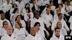 Foto de archivo. Un grupo de médicos extranjeros participó en agosto de 2013, en un entrenamiento en la Universidad de Brasilia (Brasil), con vistas a trabajar en sanidad pública en este país.