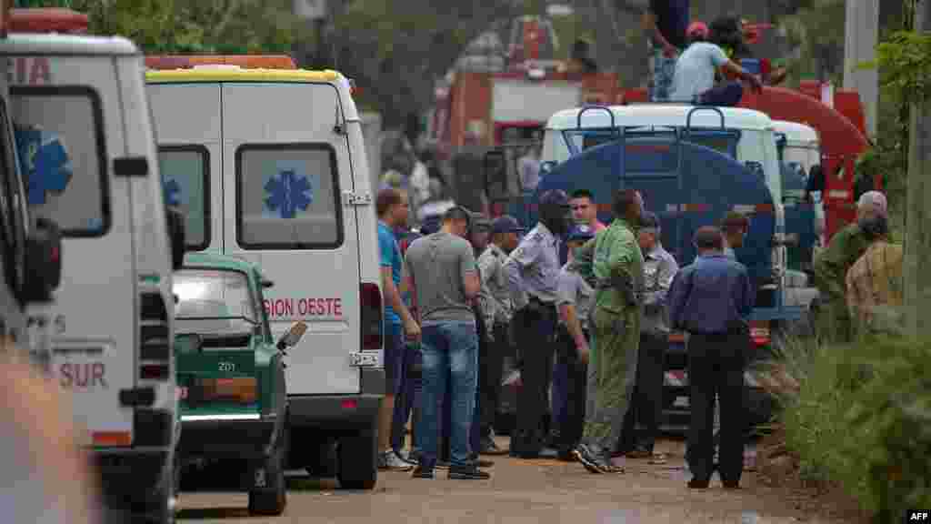 Ambulancias en la zona del desastre del avión de Cubana.