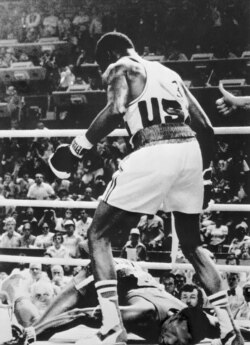 Leon Spinks contra el cubano Sixto Soria el 31 de julio de 1976 en las Olimpíadas de Montreal.