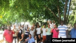 Activistas realizan debates en el Parque Central de la Habana
