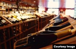 Venta de vinos en una bodega californiana. Foto: Wendell.