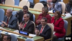 El canciller cubano Bruno Rodríguez junto a otros miembros de su delegación en la Asamblea General de la ONU.