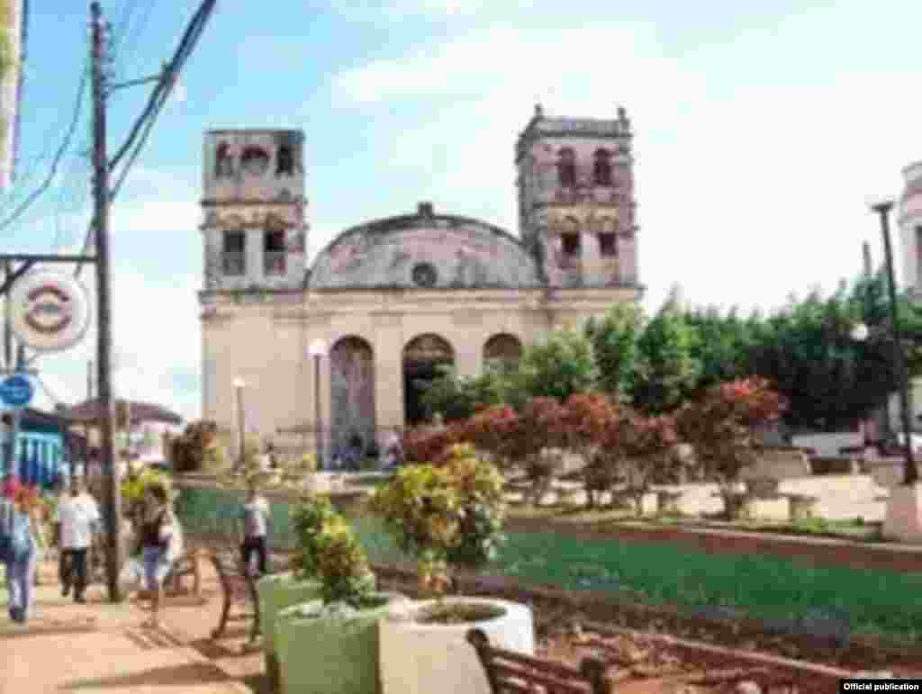 De acuerdo con datos de la Arquidiócesis de La Habana, en el país hay unas 650 iglesias de las cuales 325 son parroquias. La parroquia de Baracoa, ahora Basílica Menor.