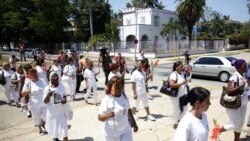 Impiden asistir a Dama de Blanco a Té Literario en La Habana