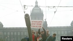 "Todavía me conmueve este día": fotógrafo recuerda invasión de Checoslovaquia en 1968