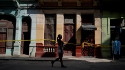 Viviendas en cuarentena por coronavirus en una calle de La Habana. (REUTERS/Alexandre Meneghini/File)