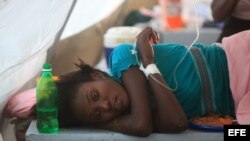 Fotografía de archivo de una mujer víctima del cólera. EFE/Orlando Barría