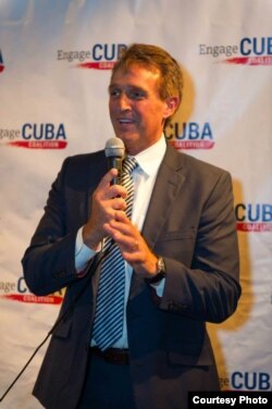 "Van a toda máquina", dijo el senador Jeff Flake sobre las reformas en Cuba, en el lanzamiento de Engage Cuba.