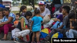 Los venezolanos arriesgan sus vidas para buscar ayuda en Colombia. (Noticias ONU)