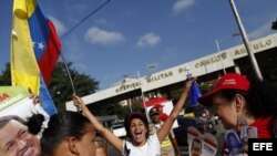 Simpatizantes de Chávez celebran su regreso