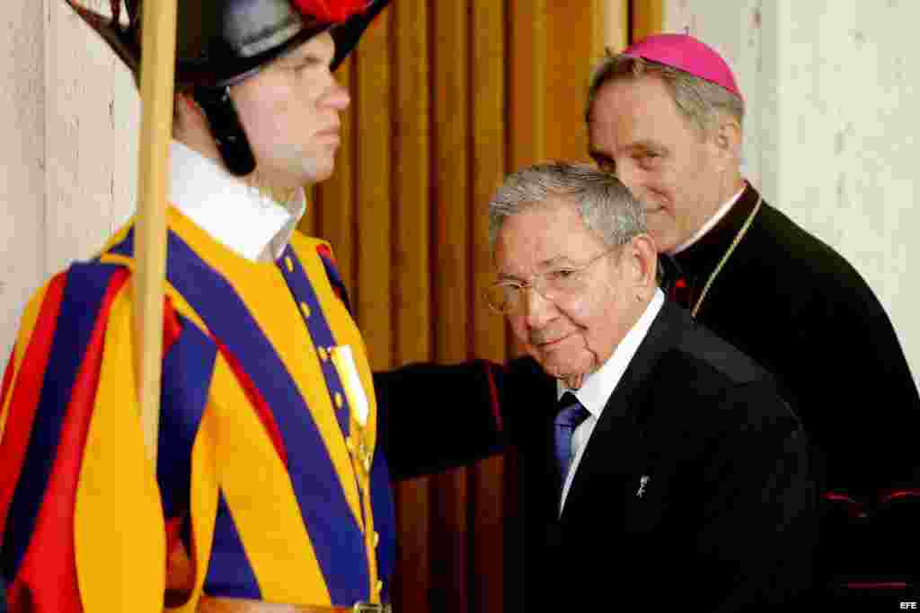 Raúl Castro durante su visita al Vaticano.