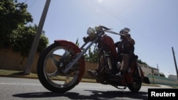 El primer encuentro nacional de las Harley Davidson ha sido una iniciativa independiente de los propietarios de esas motocicletas.