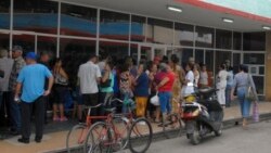 Las aglomeraciones para comprar alimentos no cesan en Cuba