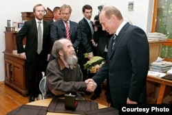 Alexander Solzhenitsin con Vladimir Putin.