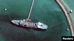 Una imagen de satélite muestra el barco de la armada más grande de Irán, el Kharg, en Bandar Abbas, Irán, el 3 de abril de 2021. Imagen tomada el 3 de abril de 2021. Maxar Technologies / Handout via REUTERS