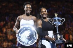 (i-e) Venus Williams y su hermana Serena.