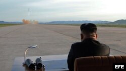  Fotografía de archivo Corea del Norte lanzó un nuevo misil balístico
