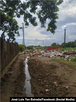 Basurero cercano a la escuela primaria Ernesto Lucas en Camagüey.