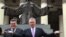 El gobernador del estado de Virginia (EEUU), Terry McAuliffe (d), visitó el 4 de enero de 2016, la Universidad de La Habana (Cuba), acompañado por su rector, Gustavo Cobreiro Suárez (i). 