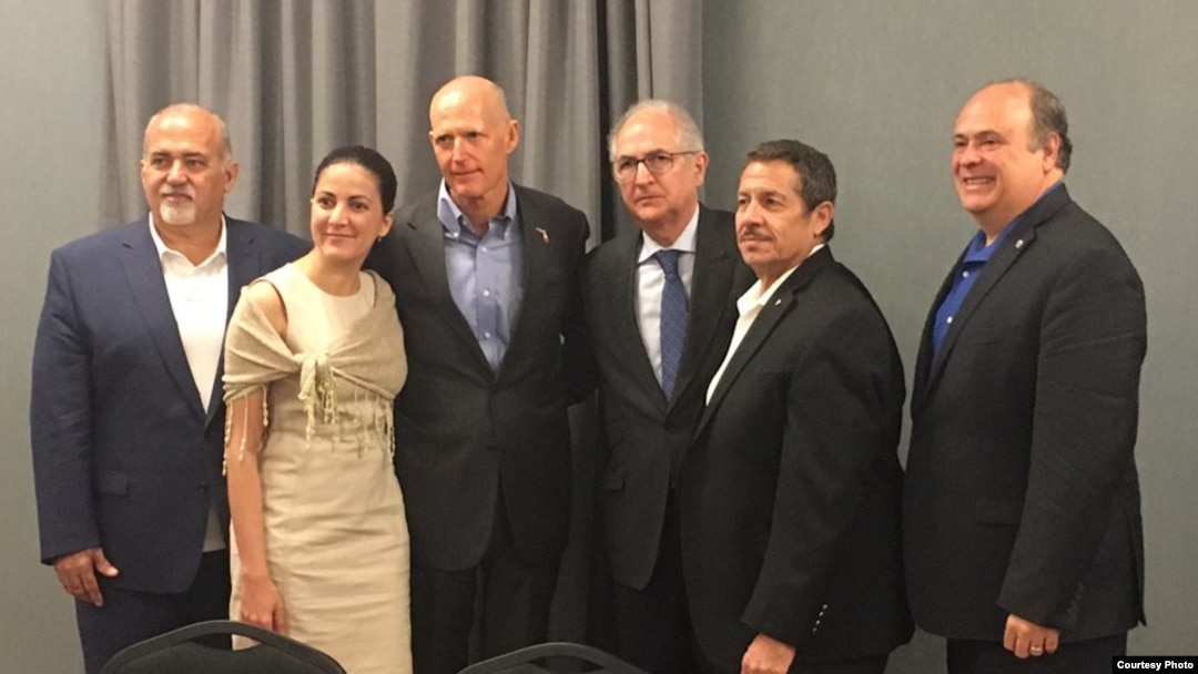 Encuentro del gobernador Scott en el Doral con opositores venezolanos y cubanos.