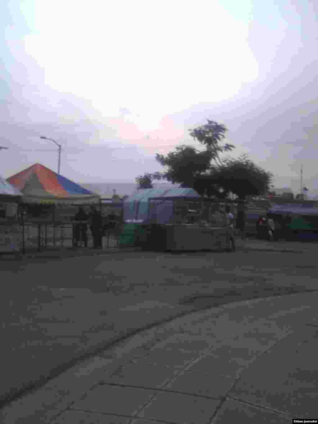 Reportero ciudadano Ridel Brea muestra la imagen de la calle Alameda en Santiago de Cuba vísperas del Carnaval 2014