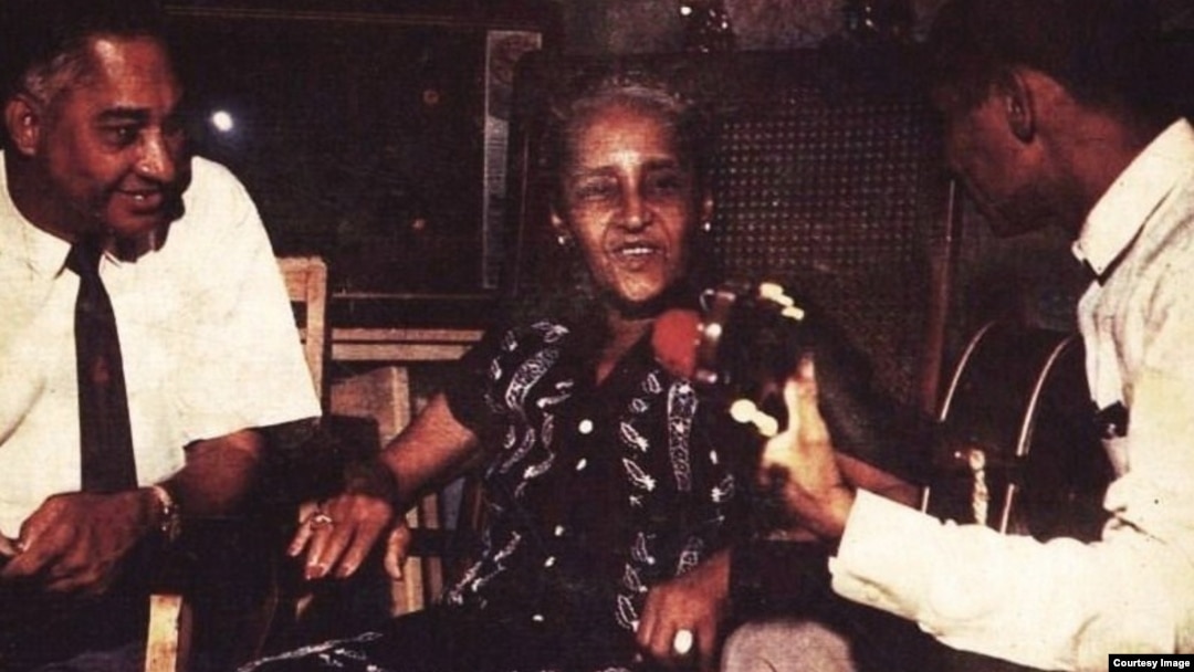 María Teresa Vera (1895-1965) una de las intérpretes de "Sobre una tumba una rumba"
