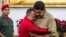  El presidente de la Asamblea Nacional (AN-Parlamento), el oficialista Diosdado Cabello (i), abraza al presidente de Venezuela, Nicolás Maduro (d). 
