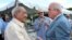 Alexis "El Morito" Farí (izq.) junto al músico Carlos Oliva (centro) y Tomás Regalado, entonces alcalde de Miami, en la actualidad director de la Oficina de Transmisiones a Cuba.