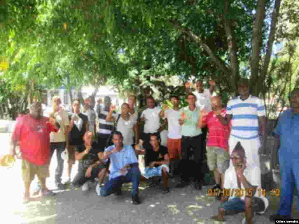 Reporta Cuba activistas debaten derechos humanos parque central 