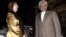El secretario del Consejo Supremo de Seguridad Nacional iraní, Said Jalili (d) da la bienvenida a la responsable de la diplomacia europea, Catherine Ashton (i) a su llegada a Estambul, Turquía hoy 15 de mayo de 2013
