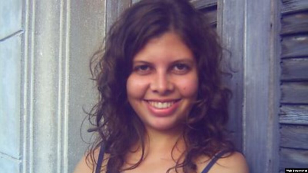 Lía Villares, escritora y autora del blog Habanaemia.