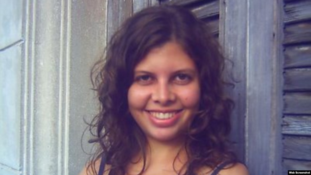 Lía Villares, escritora y autora del blog Habanaemia.