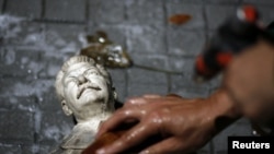 Una estatua de Joseph Stalin. 