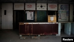 Una bodega del Estado sin nada que venderle a los clientes.