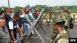 La Guardia Nacional de Venezuela mantiene cerrada la frontera entre Colombia y Venezuela. Archivo.