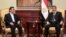 EL CAIRO (EGIPTO) 05/02/2013.- Fotografía  del presidente iraní, Mahmud Ahmadineyad, y su homólogo egipcio, Mohamed Mursi, durante la reunión que celebraron en El Cairo,  