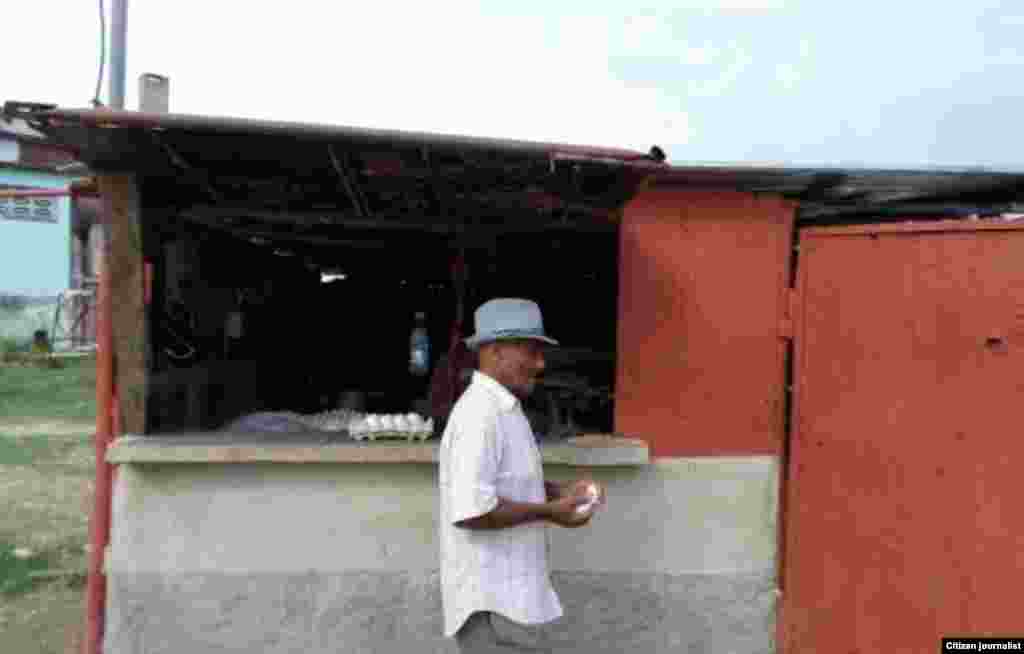 Un kiosco en Santiago de Cuba. Foto Yusmila Reyna para Reporta Cuba.