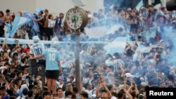 Celebraciones en Buenos Aires durante el partido Argentina - Croacia el 13 de diciembre de 2022. (Reuters/Agustin Marcarian).