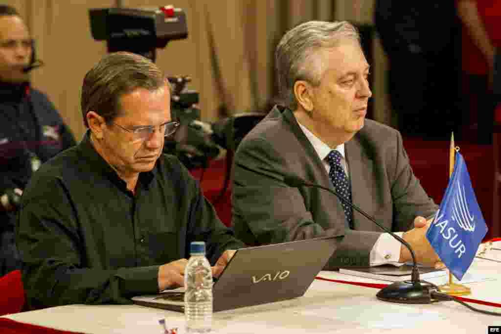 Los cancilleres de Ecuador, Ricardo Patiño (i), y de Brasil, Luiz Alberto Figueiredo (d). 