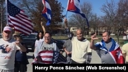 Manifestación de exiliados cubanos en Louisville, Kentucky 