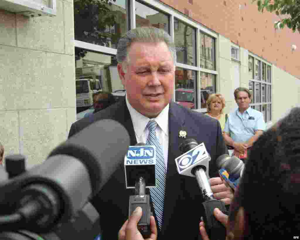 El dem&oacute;crata cubano Albio Sires arras&oacute; en Nueva Jersey.