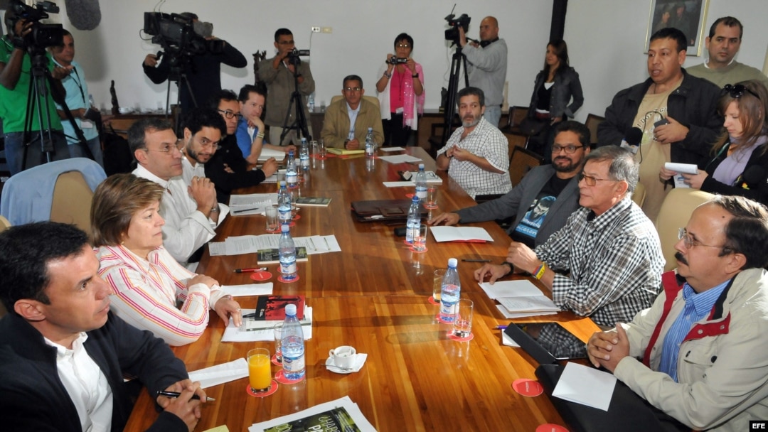 Vista general de los integrantes del grupo negociador de la guerrilla Colombiana de las Fuerzas Armadas Revolucionarias de Colombia (FARC) en el marco de la Mesa de Conversaciones entre el Gobierno y las FARC. Habana Cuba