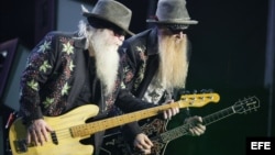 El guitarrista y cantante Billy Gibbons y el bajista Dusty Hill, durante un concierto en el Festival de la Guitarra de Córdoba en 2009.