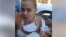 Madre de cuatro niños, incluido un bebé de tres meses, maltratada por la policía. 