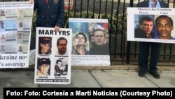 Activistas se manifiestan contra la invasión de Rusia a Ucrania y los jóvenes cubanos enviados a la guerra.